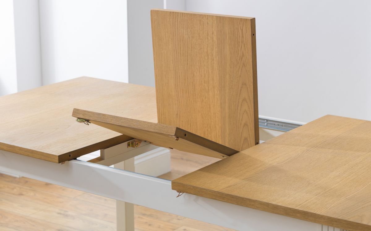 Davenport Extending Dining Set