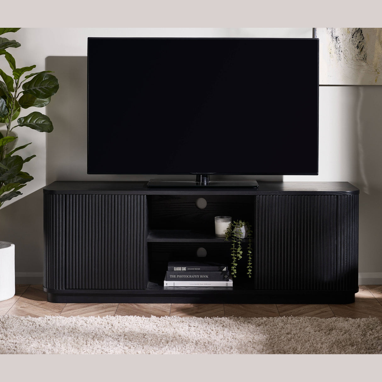 Louis Black Fluted Media Unit