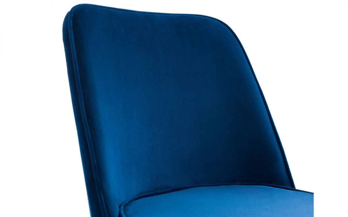 Berwick Round Table & 4 Burgess Blue Chairs